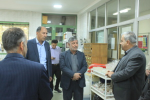 بازدید نماینده مجلس از مرکز تحقیقات کشاورزی و منابع طبیعی چهارمحال و بختیاری
