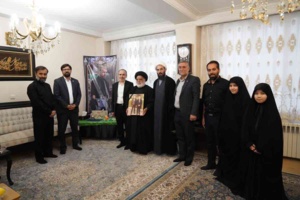 دیدار رئیس موسسه رازی با خانواده شهید فاطمی‌نژاد؛ تداوم راه شهدا ضامن امنیت و اعتلای کشور است