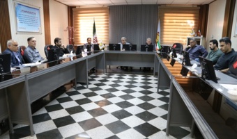 بررسی برنامه عملیاتی طرح کلان ارتقای کمی و کیفی مرغ لاین آرین در نشست کمیته مدیریت