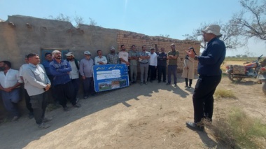 برگزاری دوره آموزشی زراعت و مکانیزاسیون کاملینا در روستای ده‌نمک شهرستان اراک