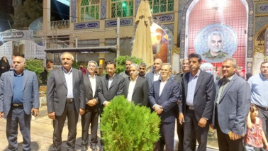 گلباران مزار شهدا توسط معاون وزیر و همراهان
