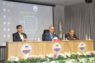 نشست صمیمانه پرسش و پاسخ ریاست و کارکنان مؤسسه تحقیقات خاک و آب کشور