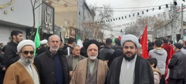 شرکت حجت الاسلام غلامی، مسئول دفتر نمایندگی ولی فقیه در مرکز تحقیقات و آموزش کشاورزی و منابع طبیعی استان تهران و همکاران مرکز در راهپیمایی یوم الله ۲۲ بهمن
