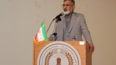 توفیق حاصل شده ناشی از همراهی کارکنان مرکز تحقیقات کشاورزی صفی‌آباد بوده است.