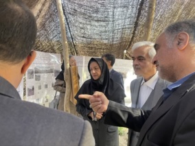 بازدید رئیس مؤسسه تحقیقات جنگل‌ها و مراتع کشور از غرفه تخصصی مرکز تحقیقات و آموزش کشاورزی و منابع طبیعی استان سمنان