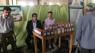 از پژوهش تا میدان؛ میز خدمت ارائه دستاوردهای علمی پردیس کشاورزی بروجرد در محل برگزاری نماز جمعه