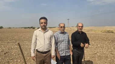 عملیات نمونه‌برداری و پایش خاک‌های منطقه شوش در شمال استان خوزستان