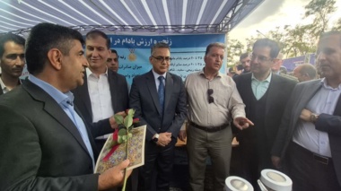 حضور سفیر هند و هیات همراه در غرفه نمایش دستاوردهایپژوهشی در حوزه بادام مرکز تحقیقات کشاورزی استان