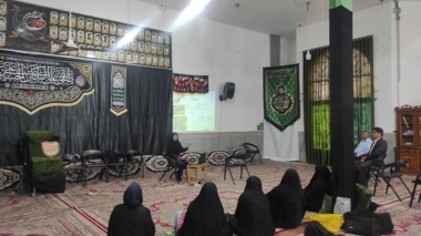 برگزاری کلاس آموزشی گیاهان دارویی منطقه با آموزش عملی عرق‌گیری نعنا در روستای میقان