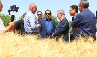 بازدید معاون وزیر جهاد کشاورزی از ظرفیت‌های پژوهشی، فناورانه و تولیدی مرکز تحقیقات و آموزش کشاورزی و منابع طبیعی استان قزوین