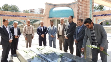 ادای احترام رئیس سازمان تات به مقام شامخ شهدای بجنورد